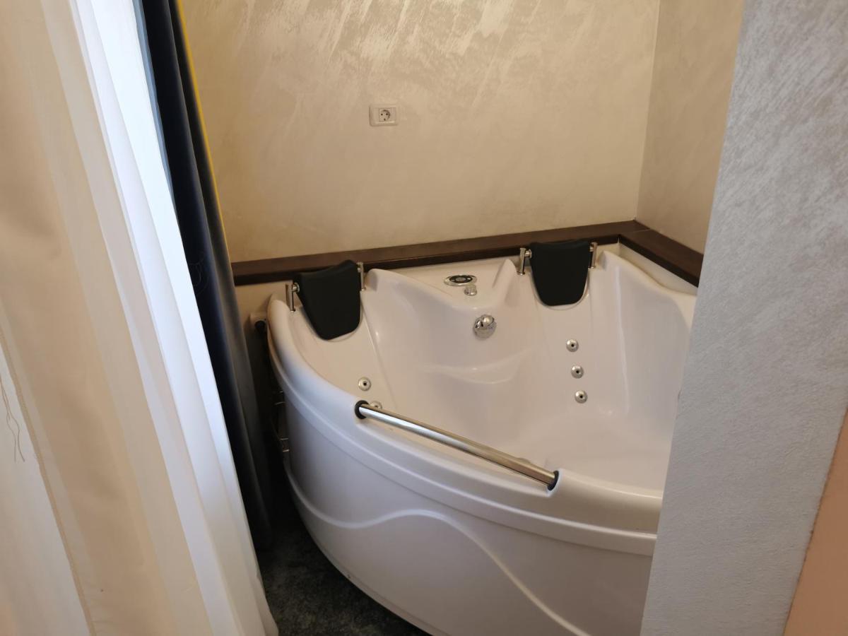 Casa Davison Apartman Zsilvásárhely Kültér fotó